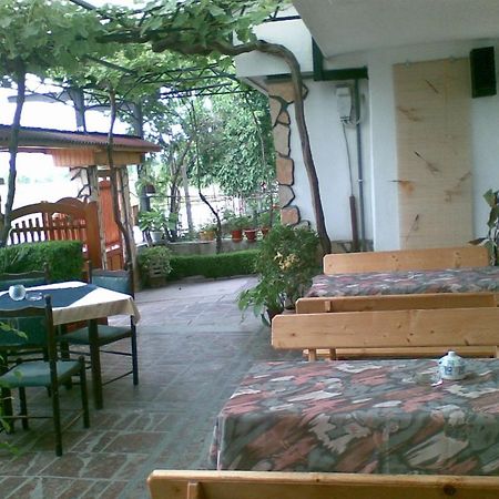 Family Hotel Natalis Хисаря Экстерьер фото
