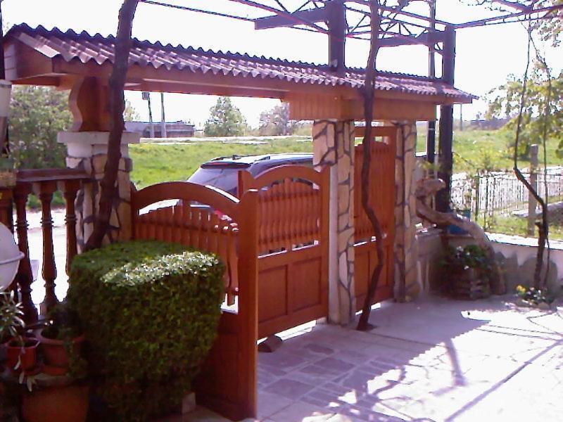 Family Hotel Natalis Хисаря Экстерьер фото